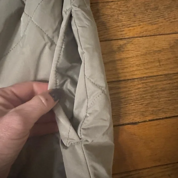 Vero Moda Natalie Lightweight Quilted Coat
Oatmeal Ladies Small NWOT - Picture 8 of 8